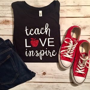 Teach Love Inspire 🍎 tee. NWOT